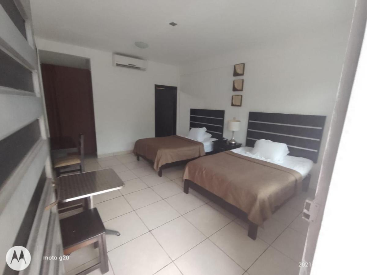 Hotel & Suites Mo Sak 타파출라 외부 사진