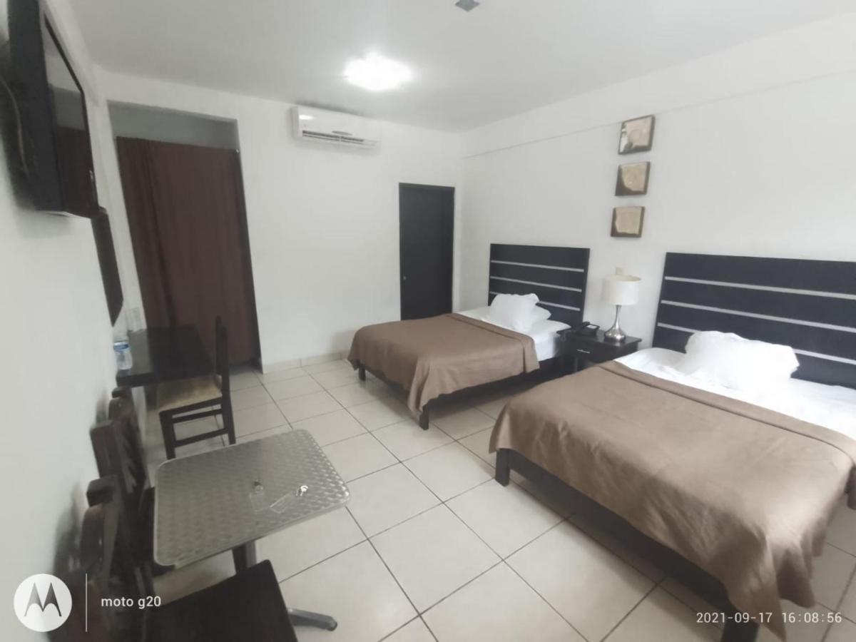 Hotel & Suites Mo Sak 타파출라 외부 사진
