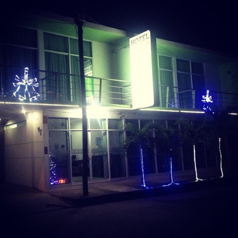 Hotel & Suites Mo Sak 타파출라 외부 사진